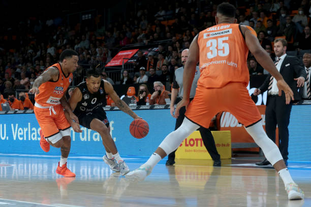 对手的边攻 对手的边攻